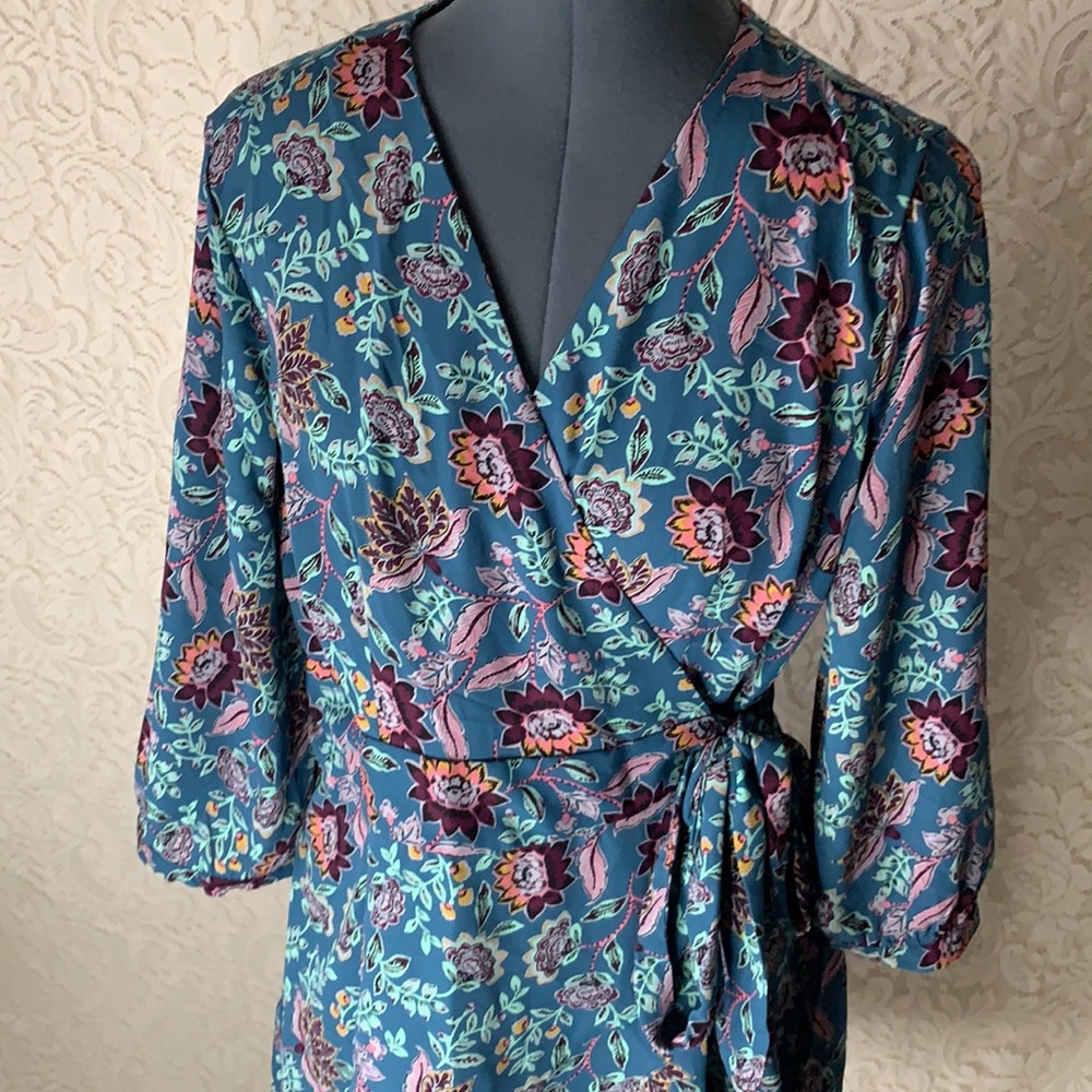 ❌SOLD❌Torrid Wrap Tunic Top Blue Floral - Picture 5 of 10